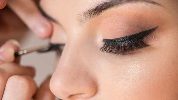 How to wear your false lashes